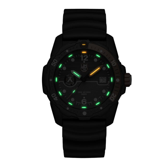 This image is of the watch in darkness to showcase the luminescence of the hour markers and hands to allow for maximum visibility in pitch black darkness as well as daytime.