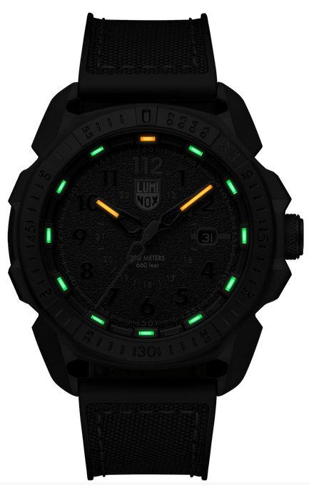 This image is of the watch in darkness to showcase the luminescence of the hour markers and hands to allow for maximum visibility in pitch black darkness as well as daytime.