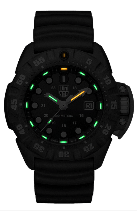 This image is of the watch in darkness to showcase the luminescence of the hour markers and hands to allow for maximum visibility in pitch black darkness as well as daytime.