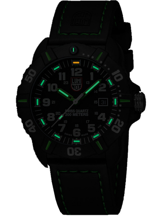 This image is of the watch in darkness to showcase the luminescence of the hour markers and hands to allow for maximum visibility in pitch black darkness as well as daytime.