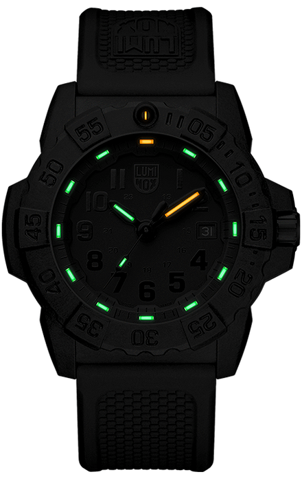 This image is of the watch in darkness to showcase the luminescence of the hour markers and hands to allow for maximum visibility in pitch black darkness as well as daytime.