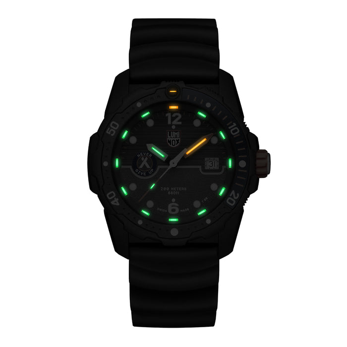 This image is of the watch in darkness to showcase the luminescence of the hour markers and hands to allow for maximum visibility in pitch black darkness as well as daytime.