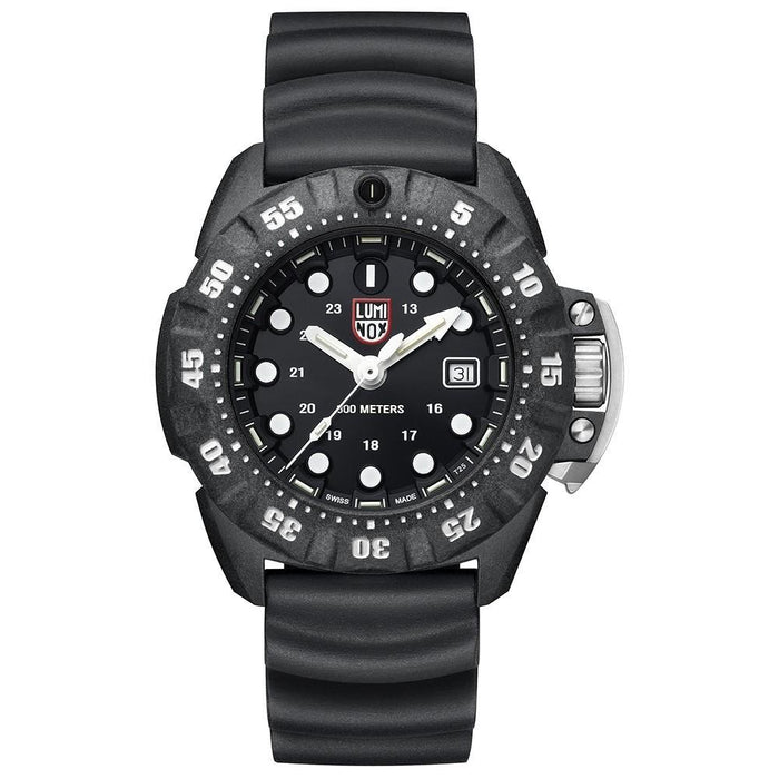 The ridges on the black rubber band resemble that of ripples through a lake after a pebble is dropped in, concentric around the middle of the timepiece, bringing the whole watch together. The black case with defined divots between the white second numerals frames the inner face with white dots as hour markers, a unique and unmistakable look especially paired with prominent white hands such as these.